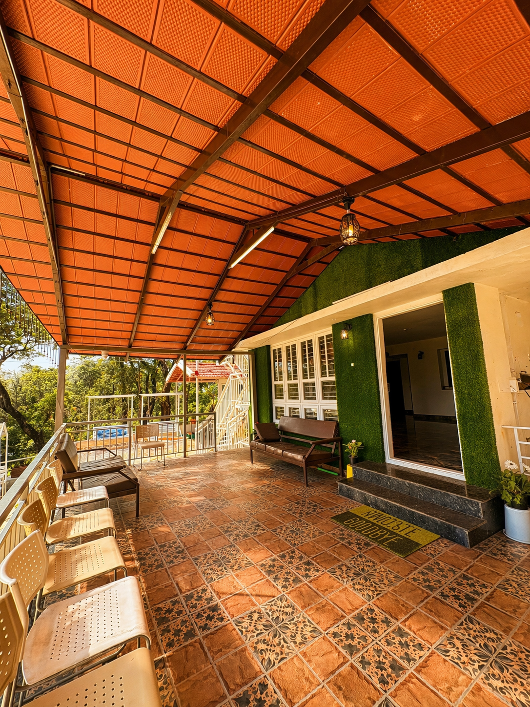 Exterior infinity edge view